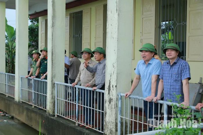 Bí thư Tỉnh ủy Lê Đức Thái kiểm tra công tác vận hành tiêu úng tại Trạm bơm tiêu Thái Ninh, xã Thiệu Toán.