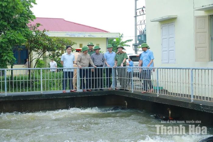 Bí thư Tỉnh ủy Lê Đức Thái trực tiếp kiểm tra công tác vận hành tiêu úng tại Trạm bơm tiêu Thái Ninh, xã Thiệu Toán.