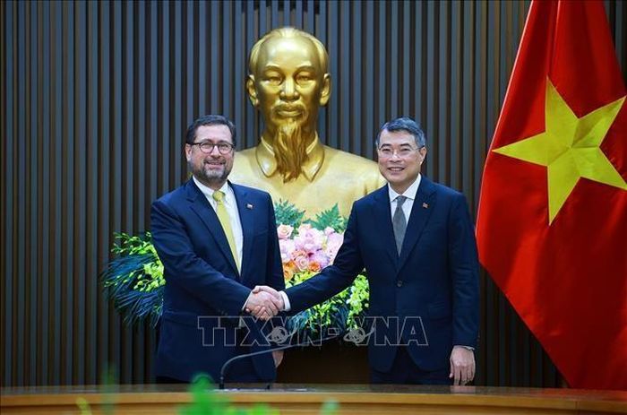Thủ tướng Lê Minh Hưng tiếp Bộ trưởng Ngoại giao Cộng hòa Chile Francisco Pérez Mackenna. Ảnh: Dương Giang – TTXVN