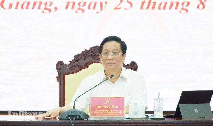 Chủ tịch UBND tỉnh An Giang Hồ Văn Mừng trả lời, kết luận tại buổi tiếp công dân.