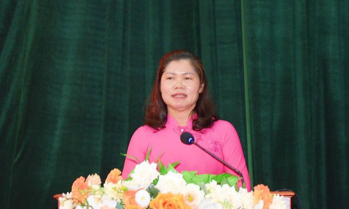  Đồng chí Lâm Thị Hương Thành phát biểu tại buổi lễ.  