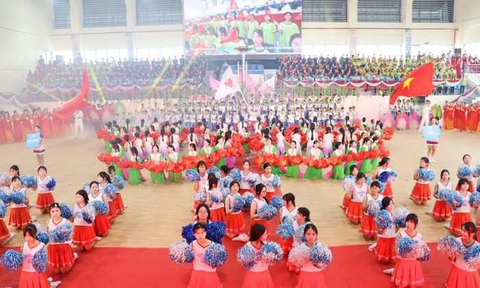 Đồng diễn nghệ thuật chào mừng Đại hội.