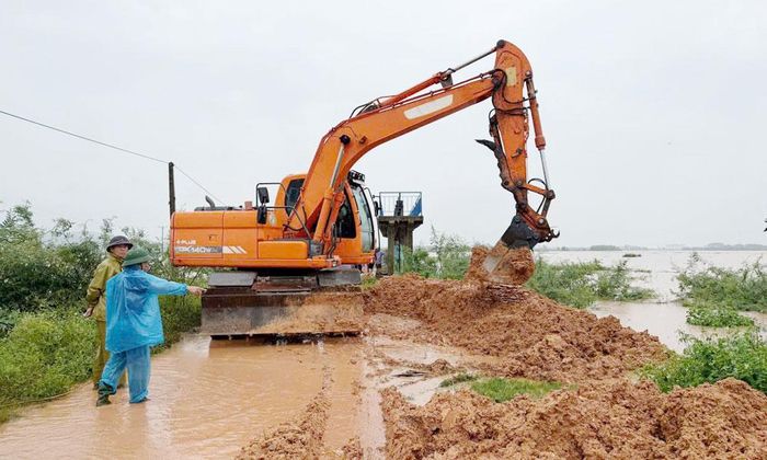  Xã Cẩm Lý tập trung khắc phục các vị trí xuất hiện sự cố. 