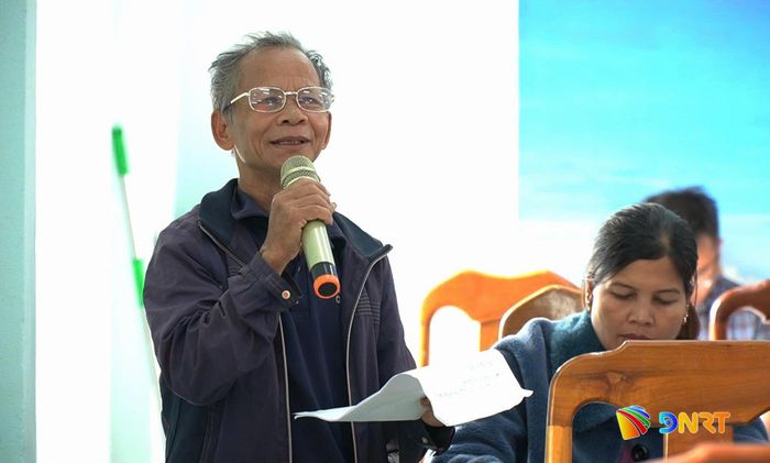 Người dân xã Nam Giang kiến nghị đẩy nhanh tiến độ di dời các hộ bị ảnh hưởng bởi thiên tai. Ảnh: PƠ LOONG THỊ PHÁI