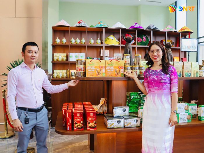 Sản phẩm OCOP Đà Nẵng trong điểm trưng bày “Tinh hoa Đà Nẵng” tại một khu nghỉ dưỡng cao cấp trên địa bàn thành phố. Ảnh: QUỐC TUẤN