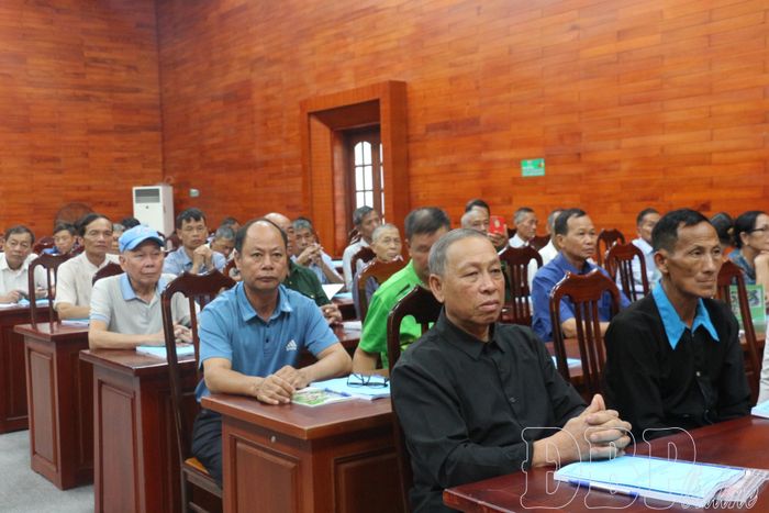 Người có uy tín 5 xã tiếp thu kiến thức về dân tộc, tôn giáo.