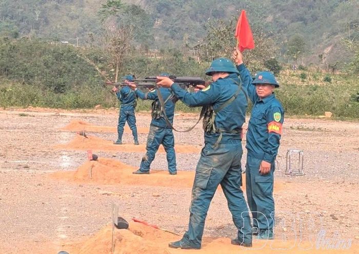 Dân quân xã Mường Pồn tham gia huấn luyện năm 2026.