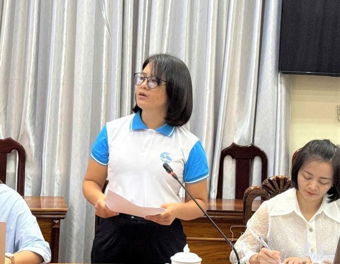 Đại biểu tham luận tại hội thảo.