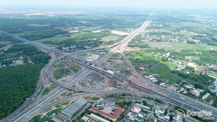 Nút giao Long Thành kết nối giữa cao tốc Thành phố Hồ Chí Minh - Long Thành - Dầu Giây với cao tốc Biên Hòa - Vũng Tàu.