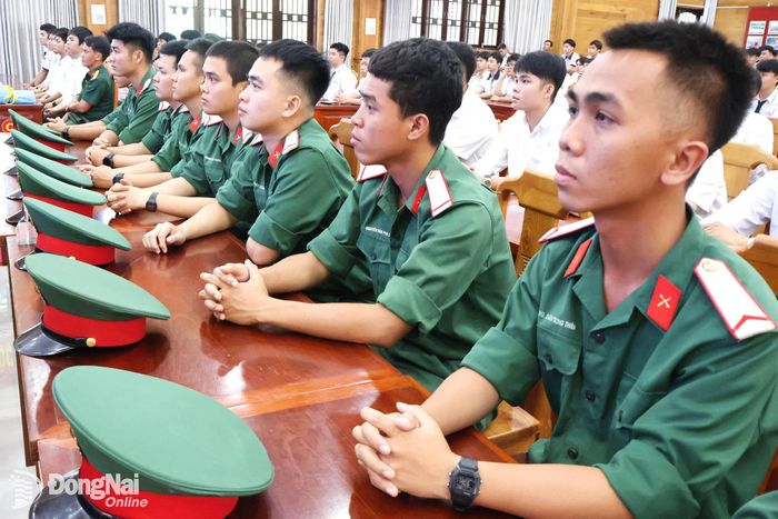 Những hạ sĩ quan, binh sĩ trúng tuyển vào các học viện, nhà trường Quân đội năm 2026. Ảnh: Nguyệt Hà