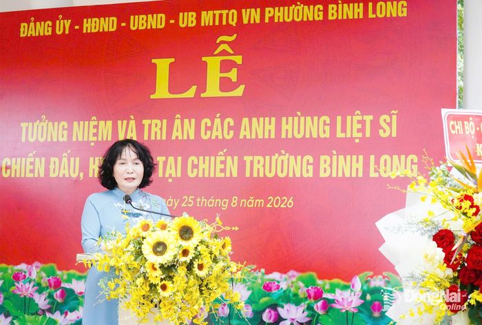 Thành ủy viên, Phó Chủ tịch UBND thành phố Đồng Nai Nguyễn Thị Cát Tiên phát biểu tại buổi lễ. Ảnh: Văn Tâm