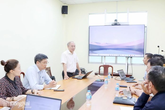 Phó Giám đốc Sở Khoa học và Công nghệ thành phố Đồng Nai Nguyễn Minh Quang chia sẻ tại buổi làm việc. Ảnh: Thanh Cảnh