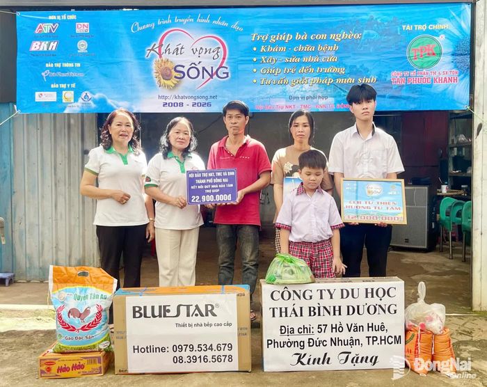 Hội Bảo trợ người khuyết tật, trẻ mồ côi và bệnh nhân nghèo thành phố Đồng Nai vận động và kết nối các nhà hảo tâm hỗ trợ gia đình. Ảnh: Thu Hiền