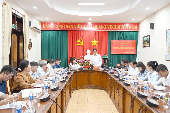 Ông La Văn Trường, Phó Trưởng ban Dân tộc HĐND thành phố phát biểu trong buổi làm việc tại phường Trảng Bom. Ảnh: Phạm Quang