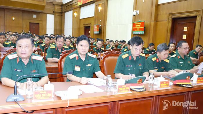 Thủ trưởng Quân khu 7 và các tỉnh, thành phố Quân khu 7 tham dự khai mạc hội thi. Ảnh: Lê Hoan