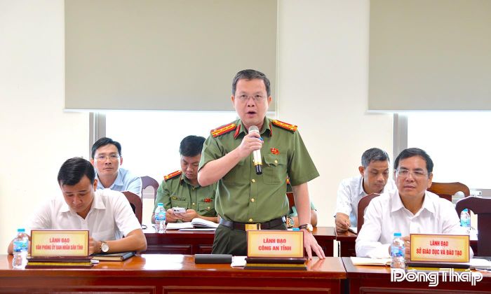 Đại tá Nguyễn Minh Tân, Phó Giám đốc Công an tỉnh, phát biểu tại hội nghị. 