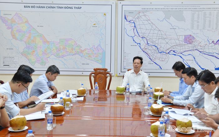 Quang cảnh buổi làm việc.