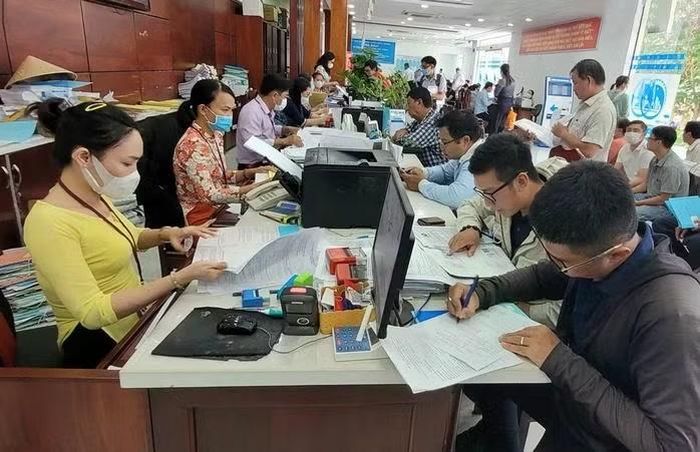 Người dân không phải đồng loạt đổi căn cước, sổ đỏ, đăng ký xe hay các giấy tờ còn giá trị khi 1 tỉnh chuyển thành thành phố. Ảnh minh họa: NLĐO