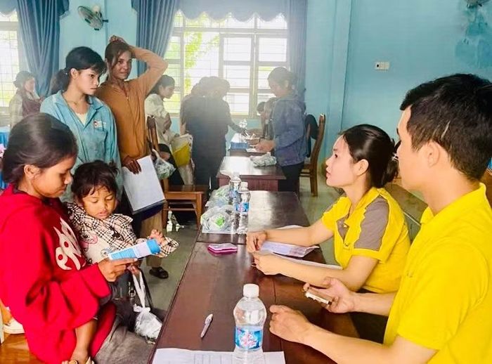 Dự án Bạn hữu trẻ em tỉnh Gia Lai giai đoạn 2022-2026 với sự hỗ trợ của UNICEF tại Việt Nam triển khai các hoạt động hỗ trợ dinh dưỡng tại xã Ia Rsai vào tháng 6-2026. Ảnh: N.N