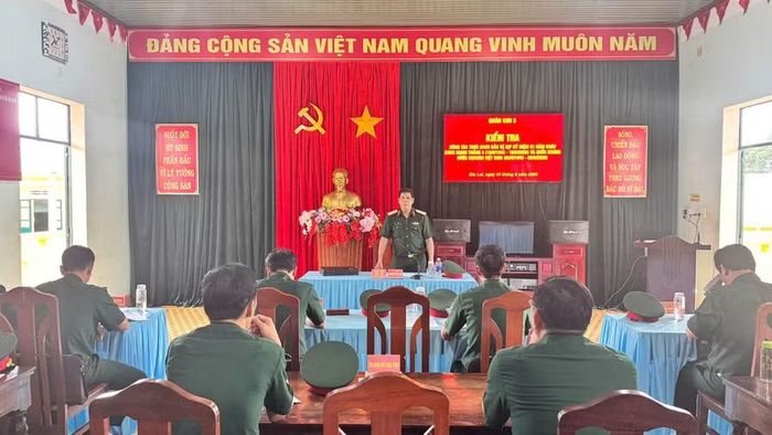  Thiếu tướng Niê Ta yêu cầu các đơn vị tiếp tục duy trì nghiêm chế độ trực SSCĐ; không để bị động, bất ngờ. Ảnh: H.B 
