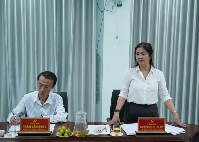  Bí thư Đảng ủy phường Quy Nhơn Tây Nguyễn Đặng Thị Thu Hòa báo cáo kết quả thực hiện nhiệm vụ 8 tháng năm 2026. Ảnh: N.H 