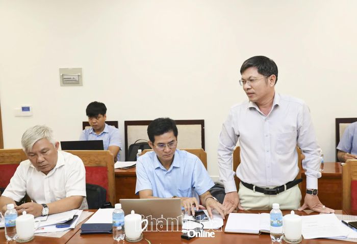 Lãnh đạo Sở Xây dựng phát biểu ý kiến.