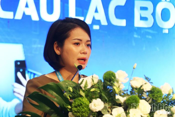 Bà Nguyễn Thị Khánh Vân - đại diện Ban Thư ký Liên minh Niềm tin số phát biểu tại lễ ra mắt Câu lạc bộ Niềm tin số Khánh Hòa.