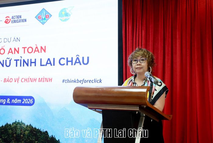 Bà Nguyễn Thị Tú - Trưởng đại diện Tổ chức AEA Việt Nam phát biểu tại buổi lễ. 