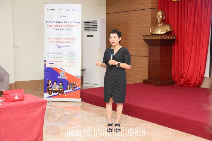 Đại diện Ban Quản lý dự án chia sẻ về nội dung dự án. 