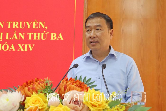 Đồng chí Tống Thanh Bình - Phó Chủ tịch Thường trực Ủy ban Mặt trận Tổ quốc Việt Nam tỉnh, Phó Bí thư Thường trực Đảng uỷ Các cơ quan Đảng tỉnh phát biểu chỉ đạo hội nghị.