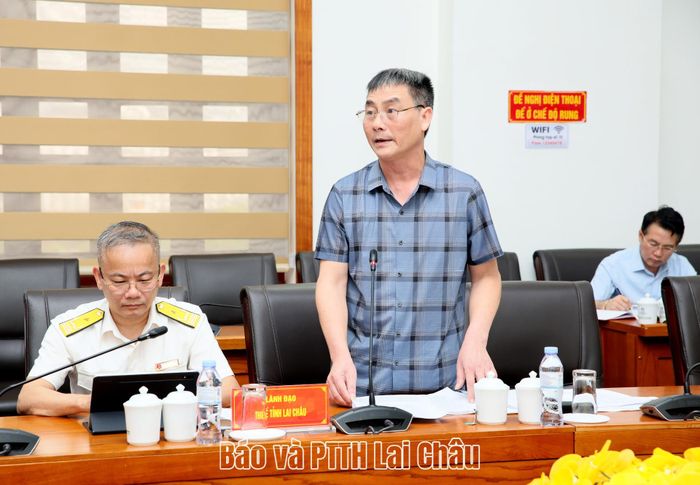 Lãnh đạo Thống kê tỉnh phát biểu tại cuộc họp. 