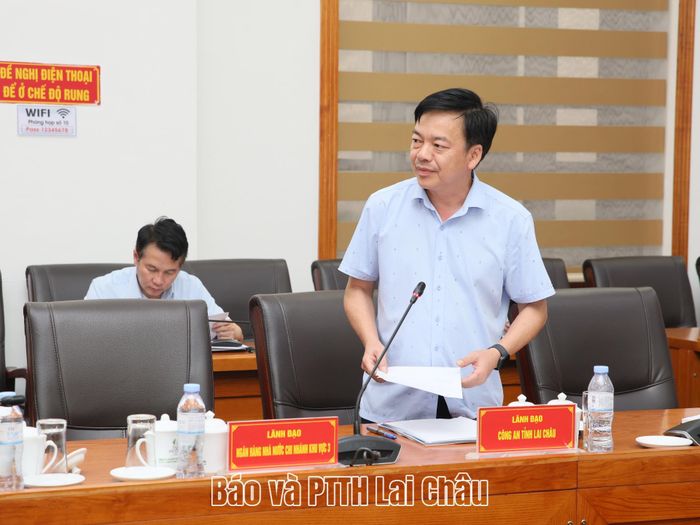 Lãnh đạo Công an tỉnh phát biểu tại cuộc họp. 