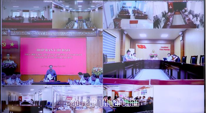 Cuộc họp được kết nối trực tuyến từ tỉnh đến các xã, phường. 