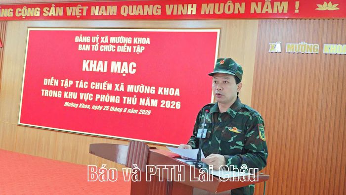 Đồng chí Lò Văn Biên - Bí thư Đảng ủy, Chủ tịch HĐND xã, Trưởng Ban Tổ chức thực hiện nhiệm vụ diễn tập xã phát biểu bế mạc diễn tập.