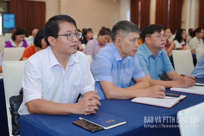 Các đại biểu dự hội nghị