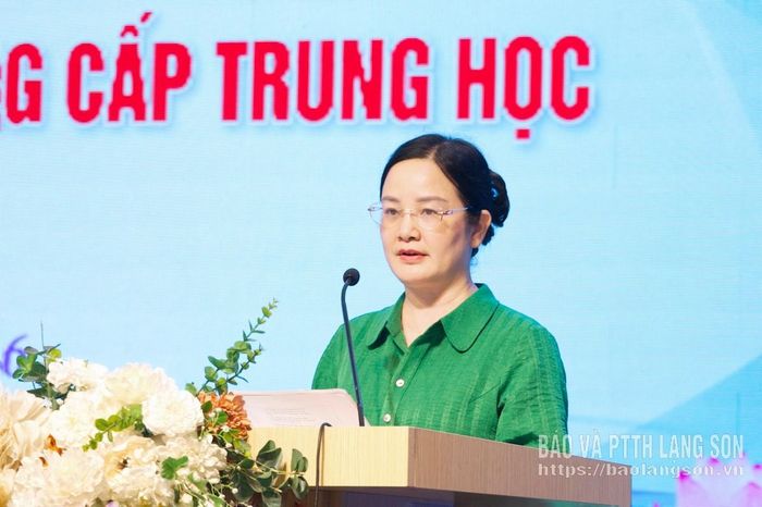 Lãnh đạo Sở Giáo dục và Đào tạo phát biểu tại hội nghị