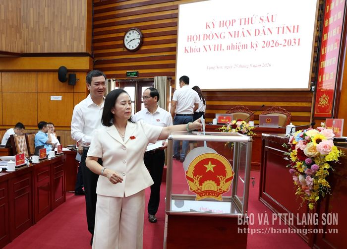 Đồng chí Đoàn Thị Hậu, Phó Bí thư Thường trực Tỉnh ủy, Chủ tịch HĐND tỉnh bỏ phiếu bầu Ủy viên UBND tỉnh khóa XVIII, nhiệm kỳ 2026 - 2031