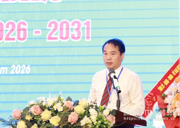 Lãnh đạo Hội VHNT tỉnh phát biểu khai mạc đại hội