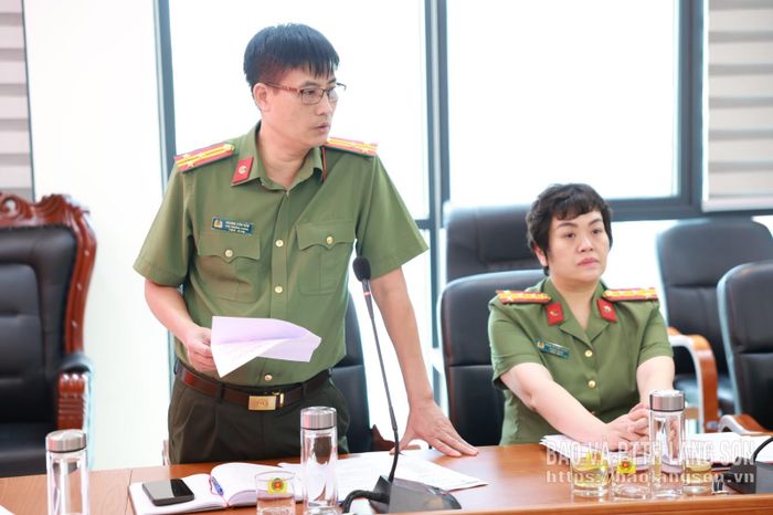 Lãnh đạo Phòng Tham mưu, Công an tỉnh phát biểu đóng góp ý kiến tại cuộc họp