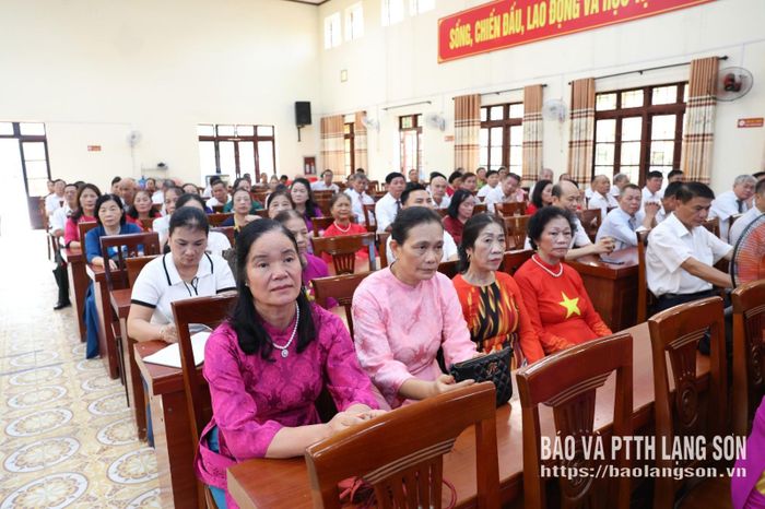 Các đại biểu dự buổi lễ