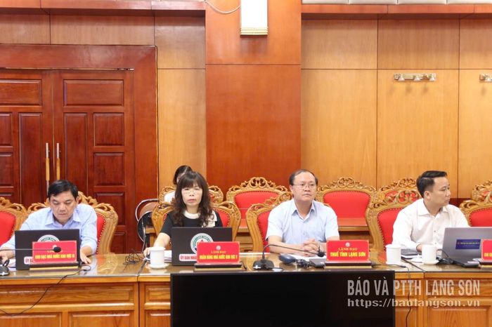 Các đại biểu tham dự cuộc làm việc