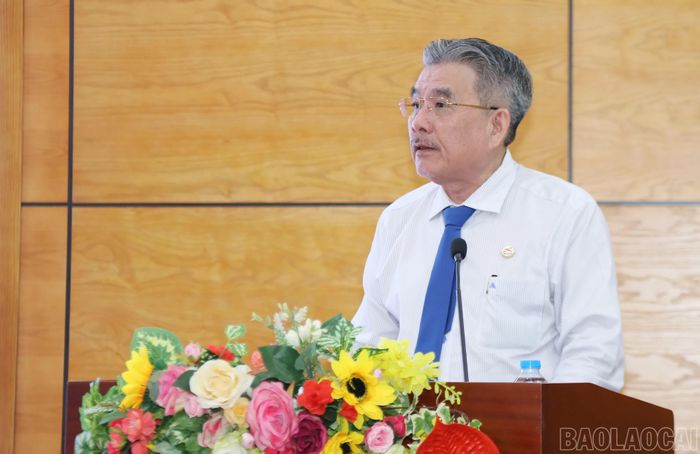 Lãnh đạo Công ty Cổ phần Công nghệ Chống giả Việt Nam thông tin tại hội nghị.