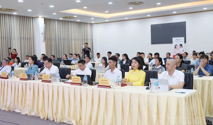 Các đại biểu dự hội nghị.