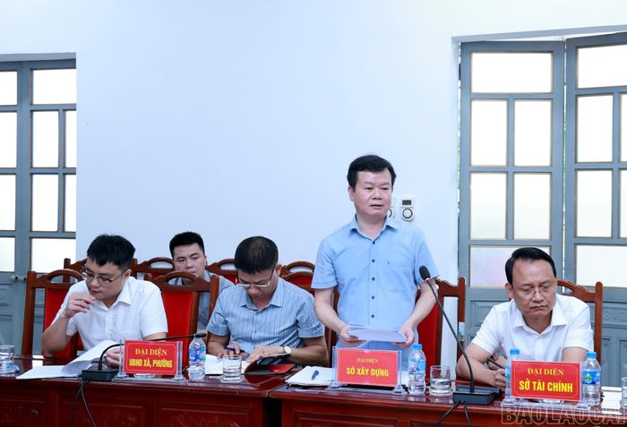 Lãnh đạo Sở Xây dựng tham gia ý kiến tại buổi tiếp công dân.