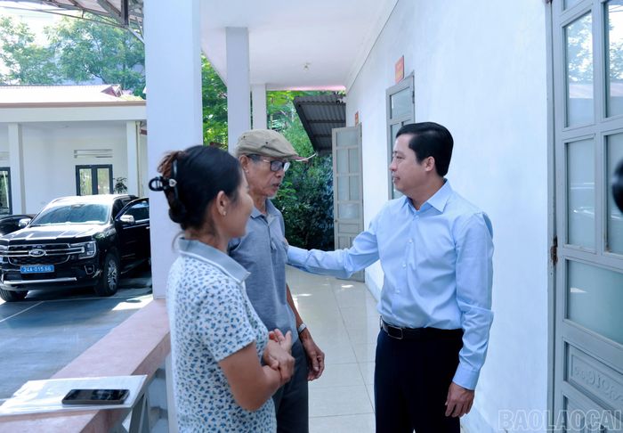 Đồng chí Bí thư Tỉnh ủy đề nghị công dân phối hợp tích cực với cơ quan có liên quan trong giải quyết quyền lợi.