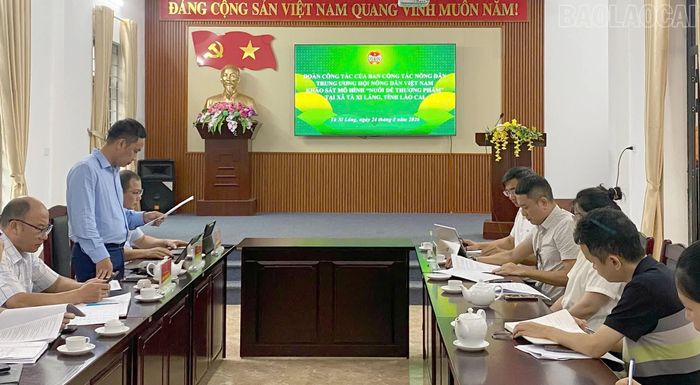 Đoàn làm việc tại xã Tà Xi Láng.