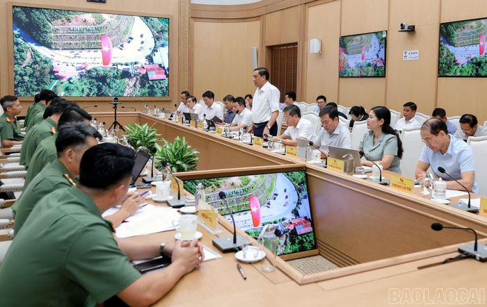 Đồng chí Hoàng Giang - Phó Bí thư Thường trực Tỉnh ủy phát biểu tại hội nghị.