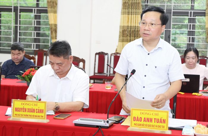Lãnh đạo các sở, ban, ngành phát biểu tại hội nghị