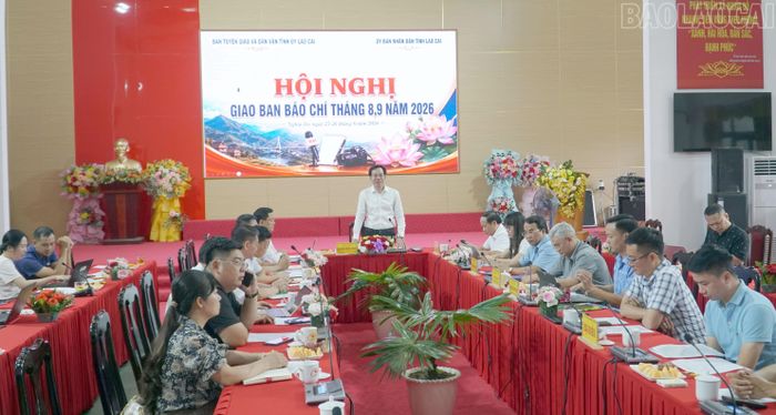 Đồng chí Dương Đức Huy - Ủy viên Ban Thường vụ Tỉnh ủy, Trưởng Ban Tuyên giáo và Dân vận Tỉnh ủy phát biểu tại hội nghị.