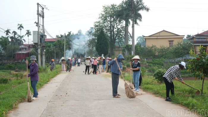 Phong trào tuyến đường sáng, xanh, sạch đẹp của Mặt trận Tổ quốc xã phát động lan tỏa tinh thần tự giác, tự nguyện tại các thôn, tổ dân phố.